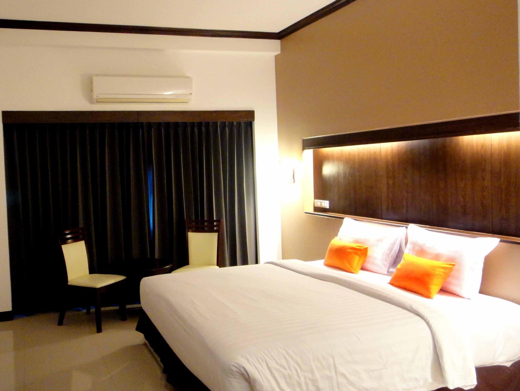 Major Grand Hotel Csumphe Kültér fotó