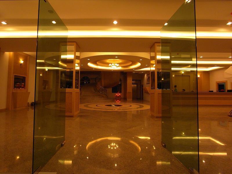 Major Grand Hotel Csumphe Kültér fotó